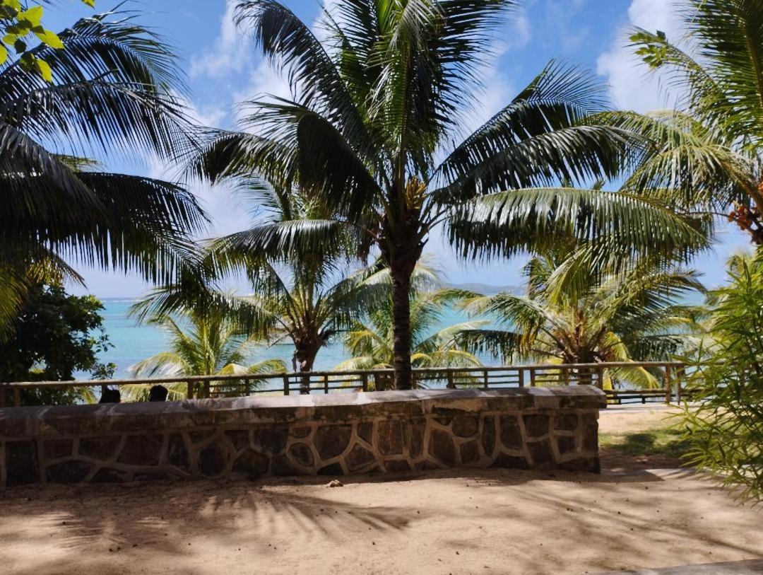Appartement Le Dauphin Du Lagon Bleu - Plages De Mont Choisy Et De Trou Aux Biches Grand Baie Bagian luar foto